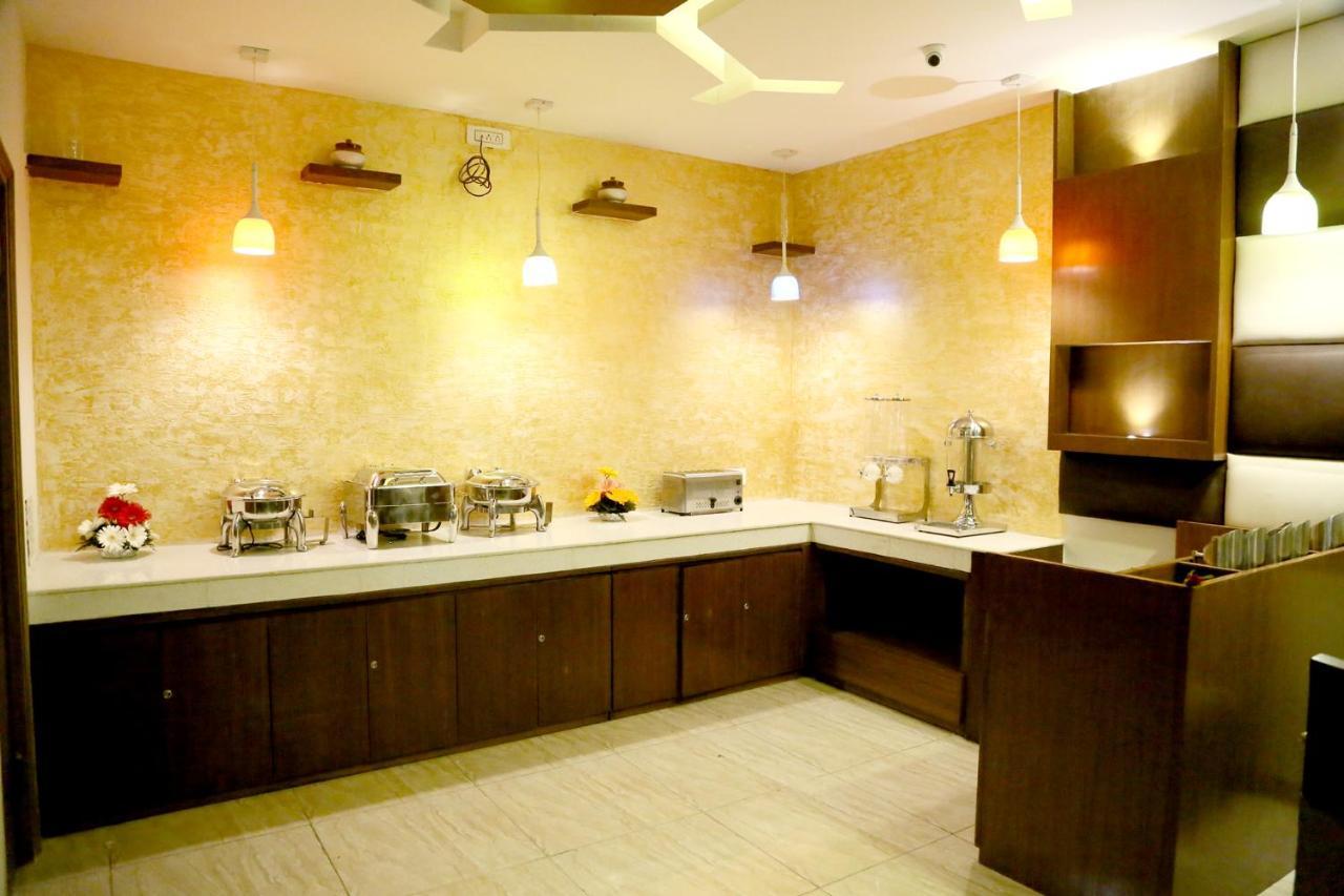 Hotel S C Residency Zirakpur 외부 사진