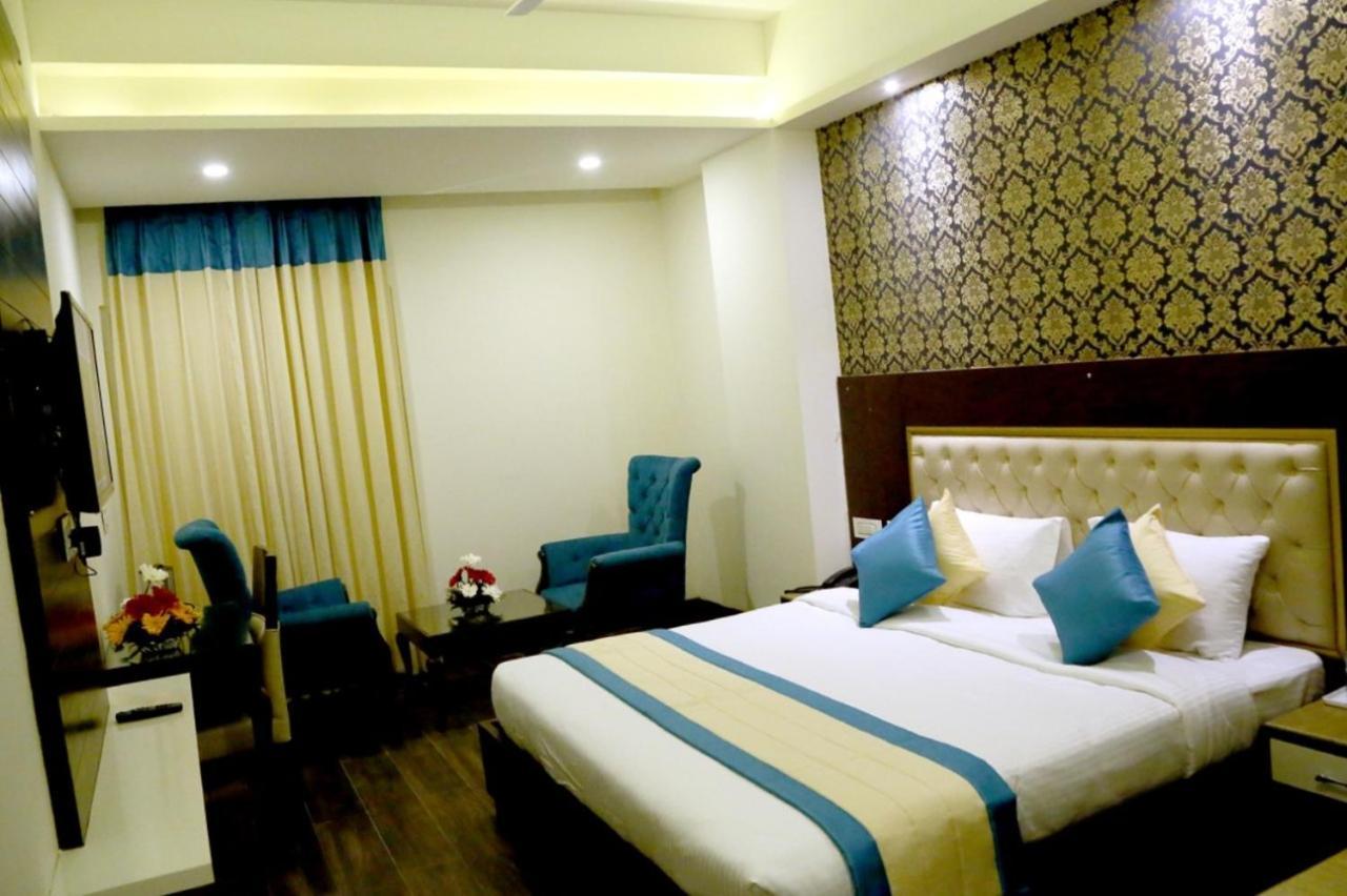 Hotel S C Residency Zirakpur 외부 사진