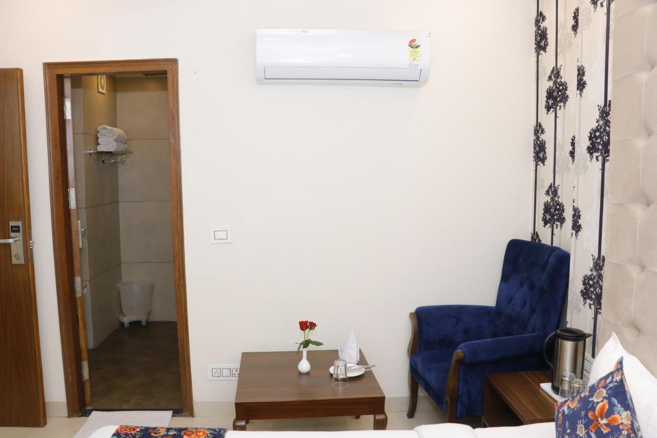 Hotel S C Residency Zirakpur 외부 사진
