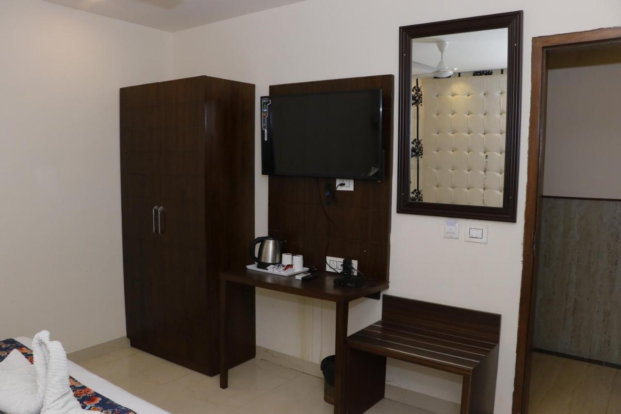 Hotel S C Residency Zirakpur 외부 사진