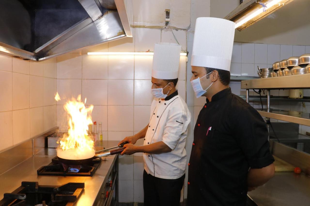 Hotel S C Residency Zirakpur 외부 사진