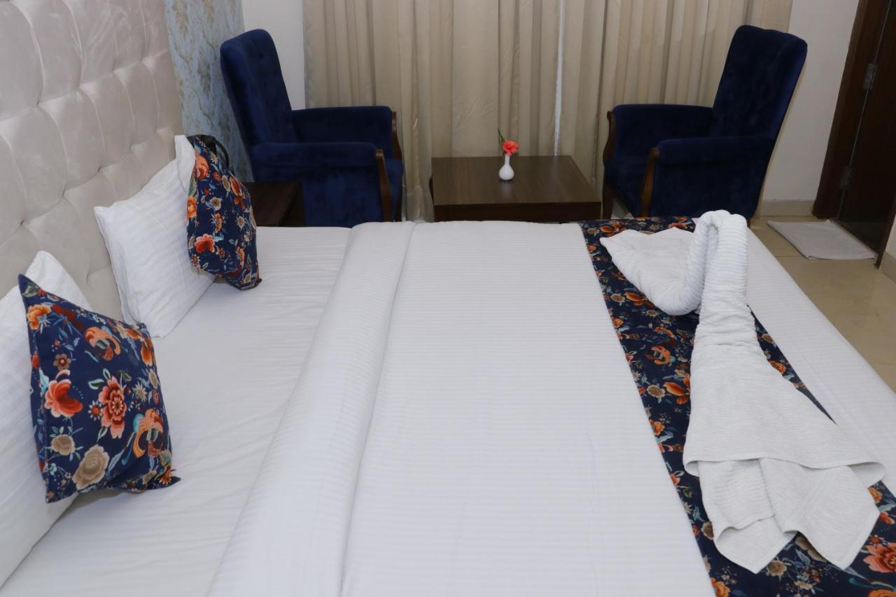 Hotel S C Residency Zirakpur 외부 사진