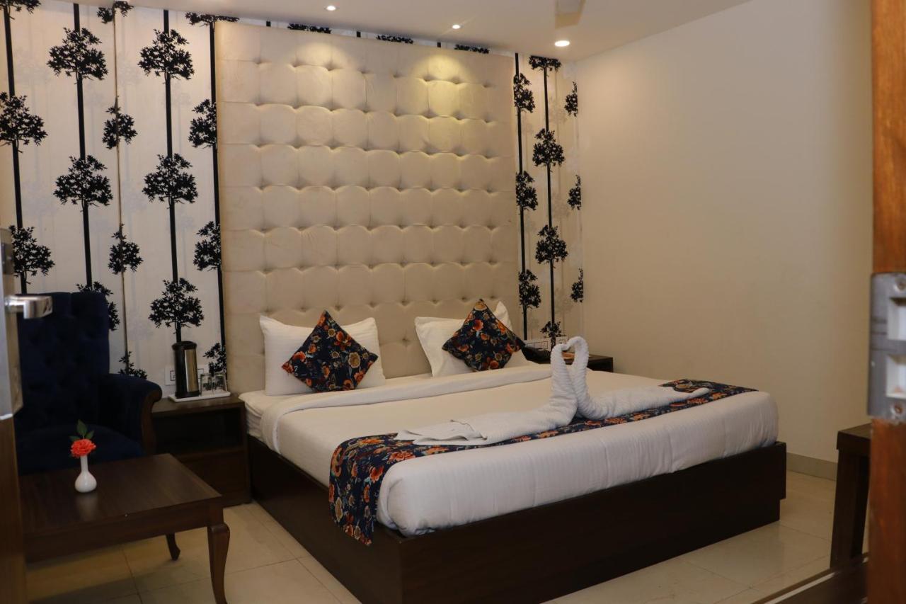 Hotel S C Residency Zirakpur 외부 사진