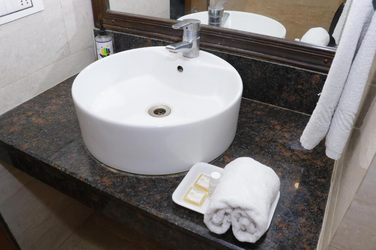 Hotel S C Residency Zirakpur 외부 사진