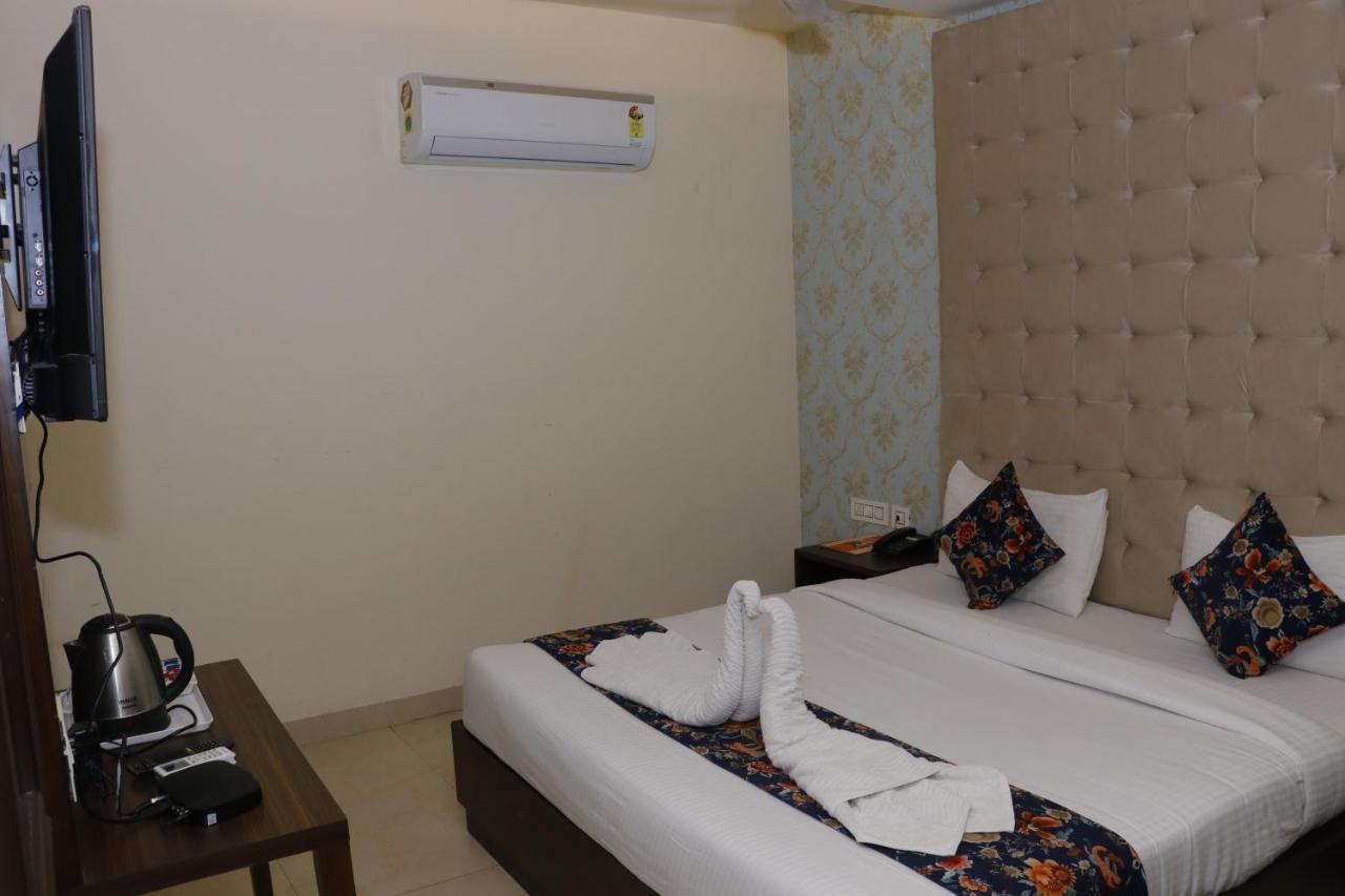 Hotel S C Residency Zirakpur 외부 사진