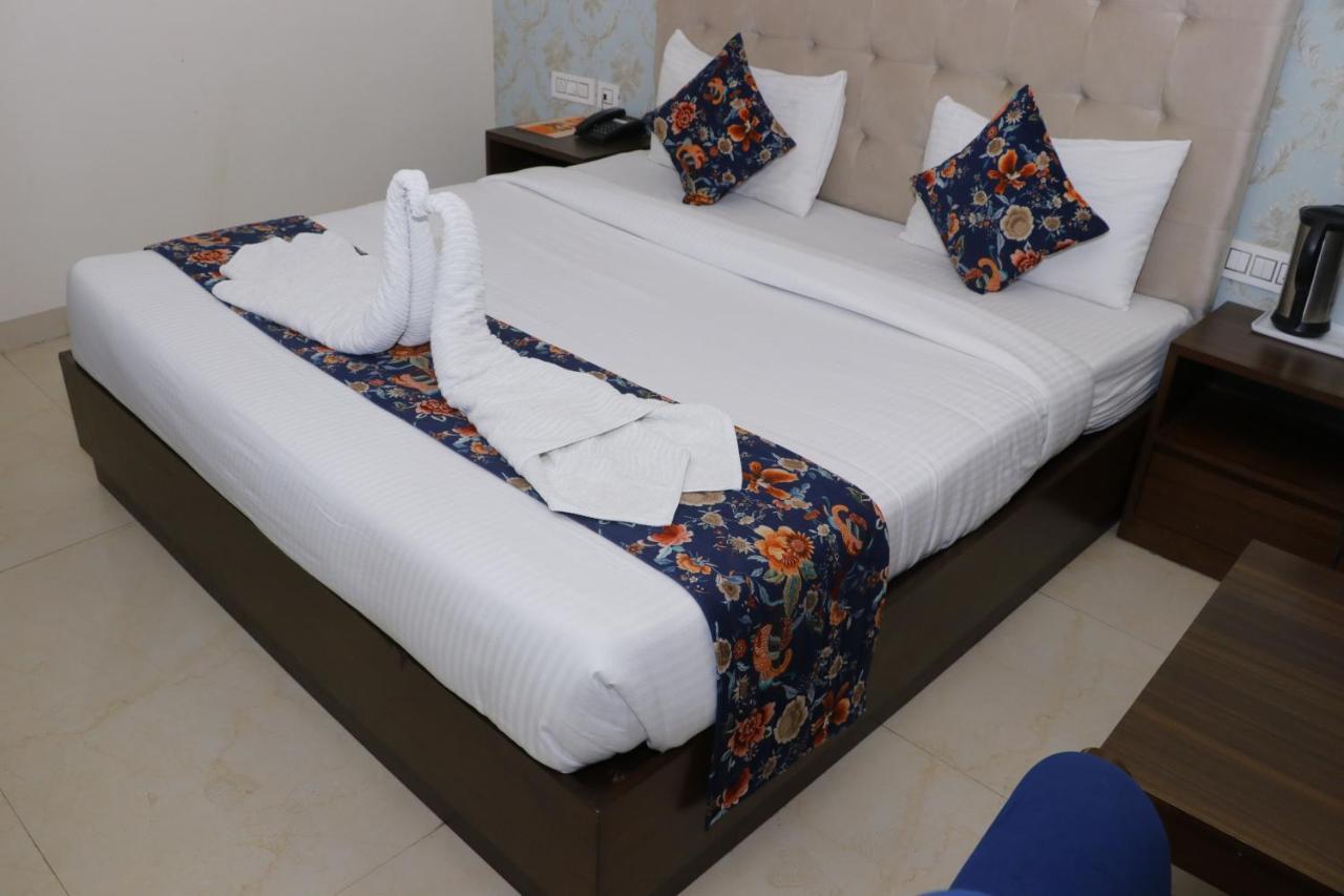 Hotel S C Residency Zirakpur 외부 사진