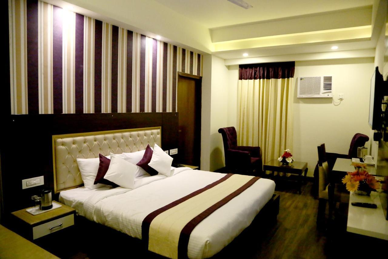 Hotel S C Residency Zirakpur 외부 사진